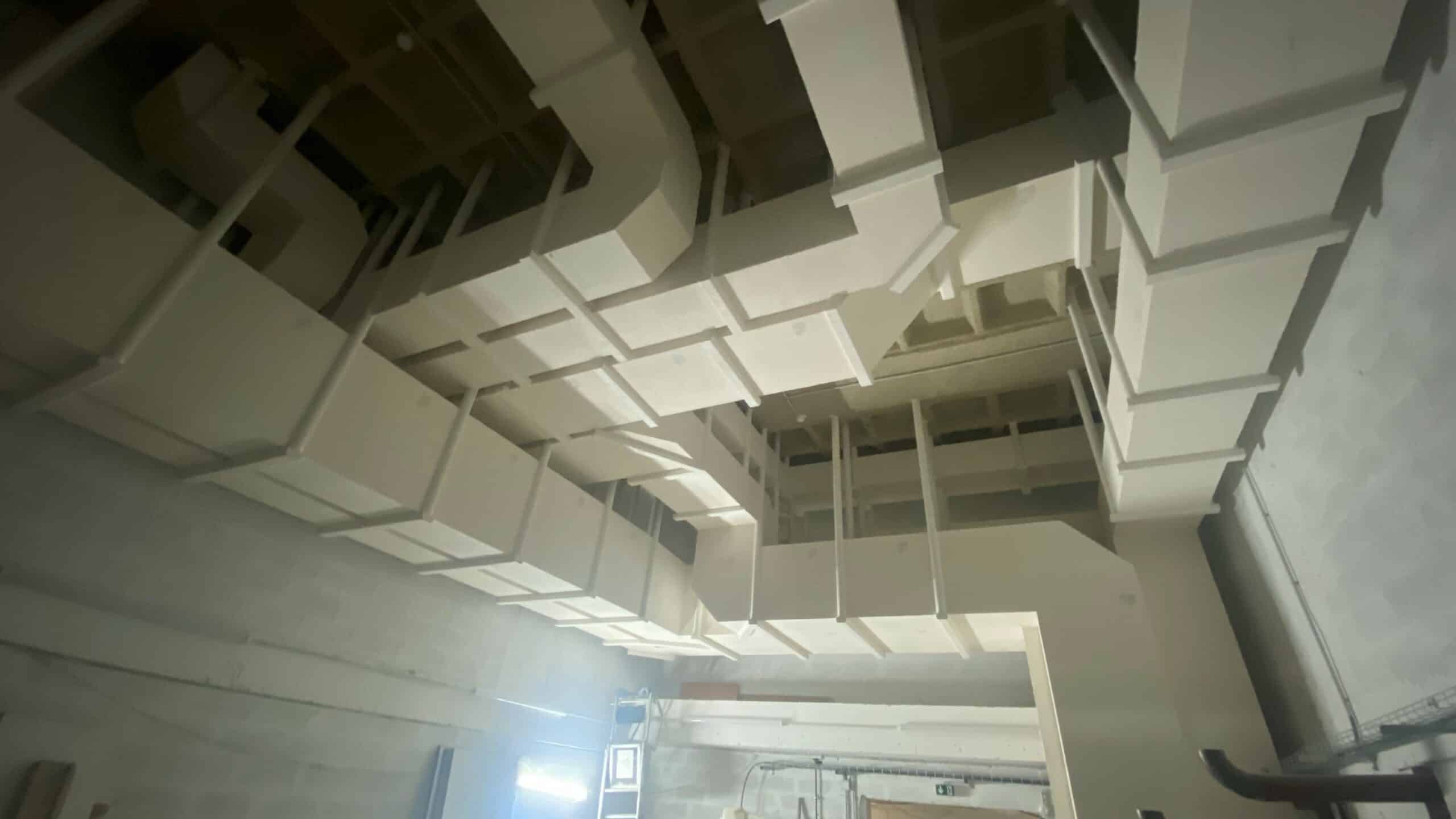 Chantier Live - CERTAF - 2022 - 2 Conduit de ventilation dans le chantier L1ve à Paris 16